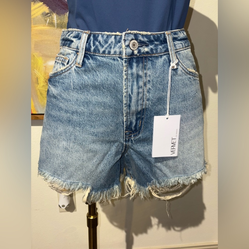 Vervet Women's Frayed Hem Denim Shorts